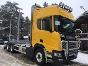 3-axlad timmer-kranbil Scania, Sverige